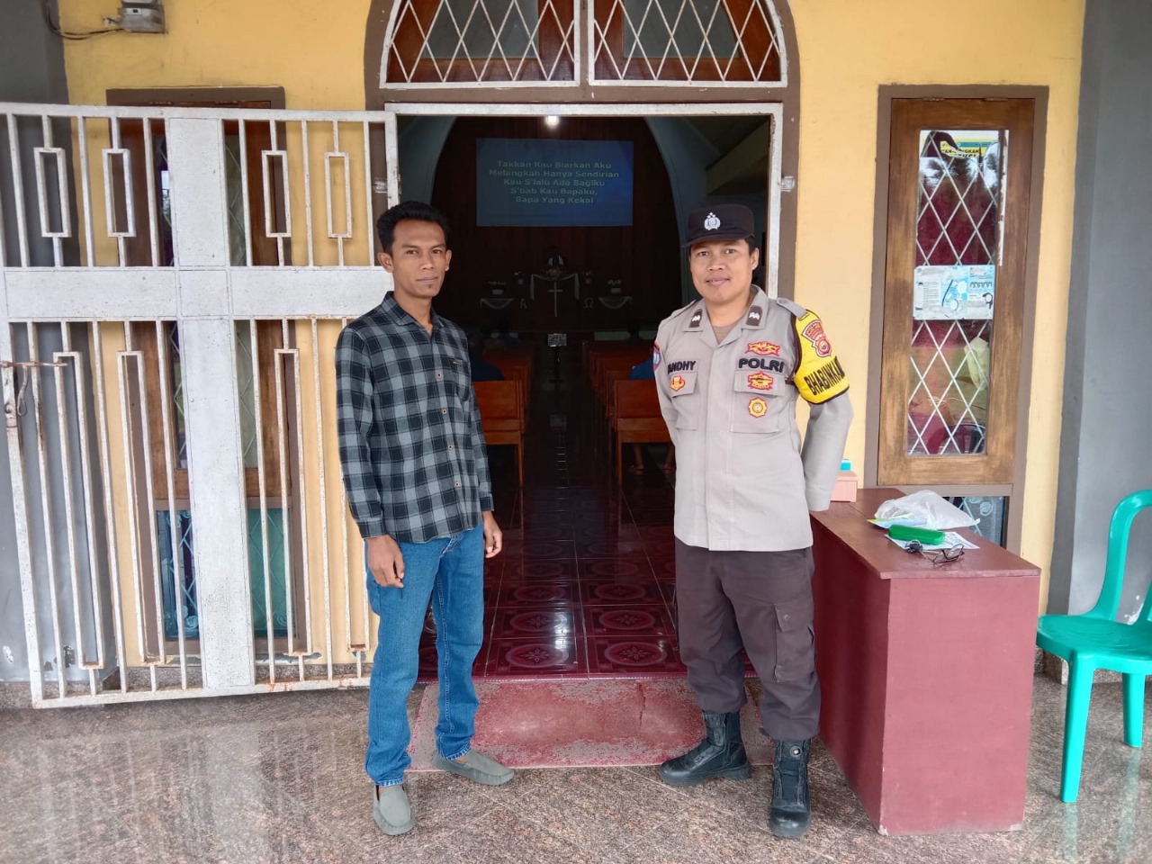 Polsek Selupu Rejang Amankan Ibadah Minggu di Tiga Gereja