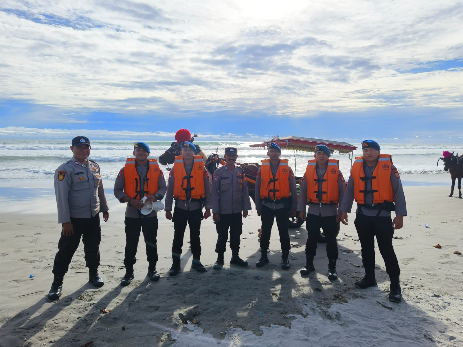 Polresta Bengkulu Laksanakan Pengamanan di Objek Wisata Pantai Panjang