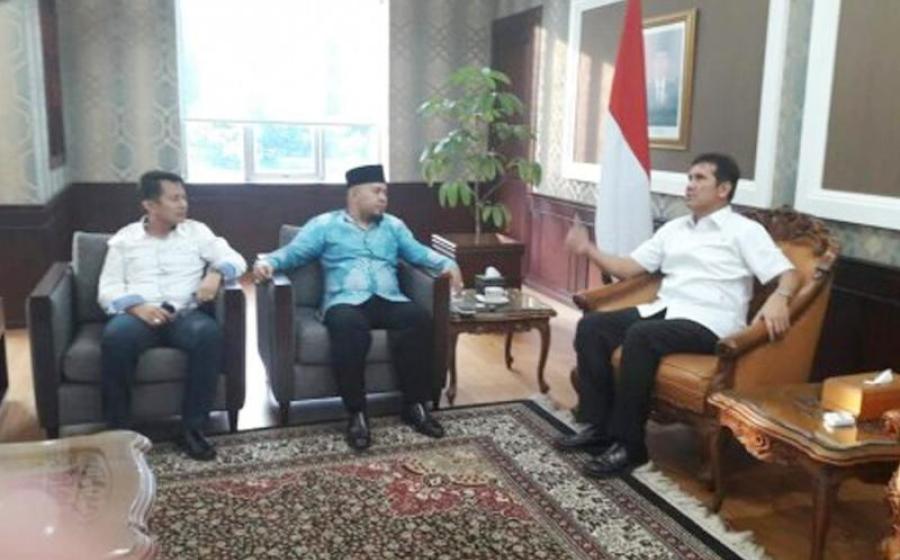 Walikota Bengkulu H. Helmi Hasan didampingi Kepala BKD Kota Bengkulu Bujang HR berkoordinasi bersama Menteri Pendayagunaan Aparatur Negara dan Reformasi Birokrasi Asman Abnur, Rabu (07/09/2016) di Kantor Kemen PAN-RB