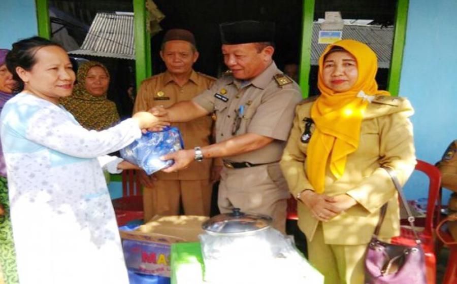 Pemerintah Kota Bengkulu melalui Dinas Sosial (Dinsos) kota mendatangi sekaligus menyalurkan bantuan kepada warga yang terdampak bencana tanah longsor di Kelurahan Timur Indah
