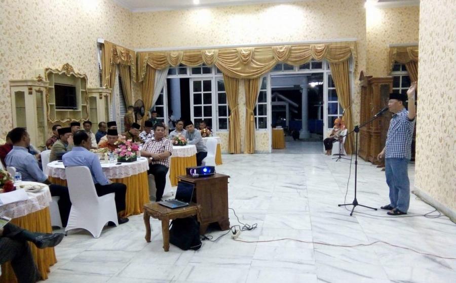 pertemuan nelayan tradisional dan nelyan moderen dgn Plt gubernur bengkulu