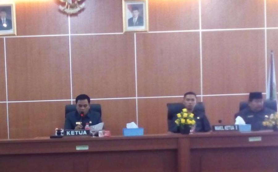 Pimpinan Rapat Paripurna DPRD Bengkulu Tengah