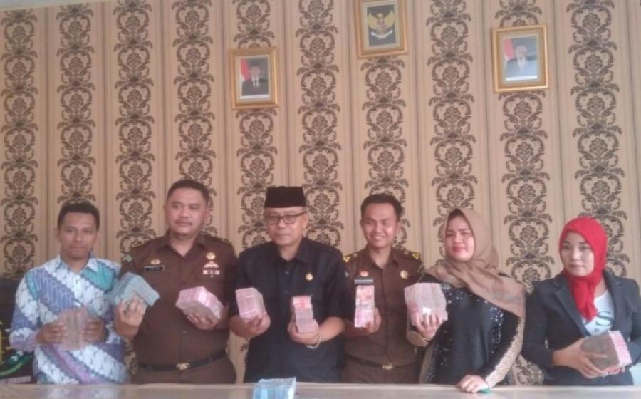 pengembalian Uang korupsi 1 M