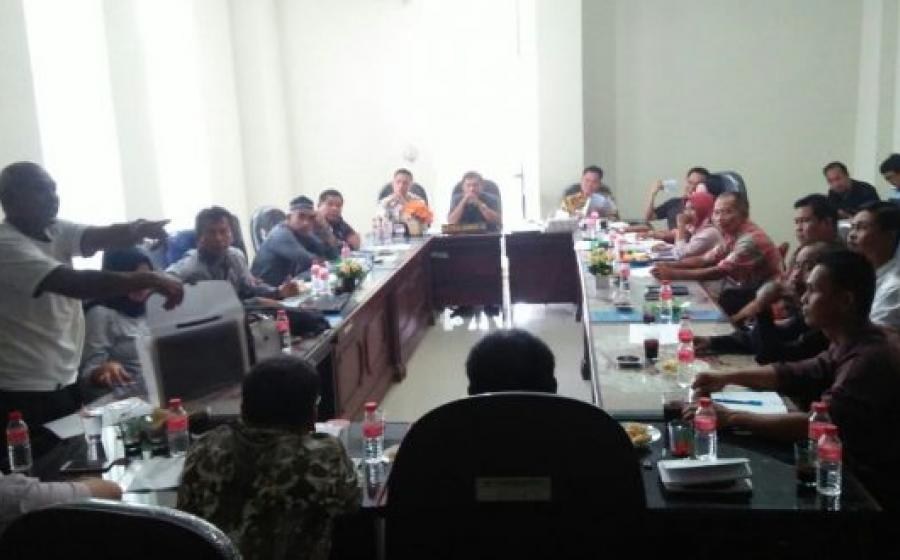 Hearing DPRD Benteng, Ketua Komisi II Ricuh