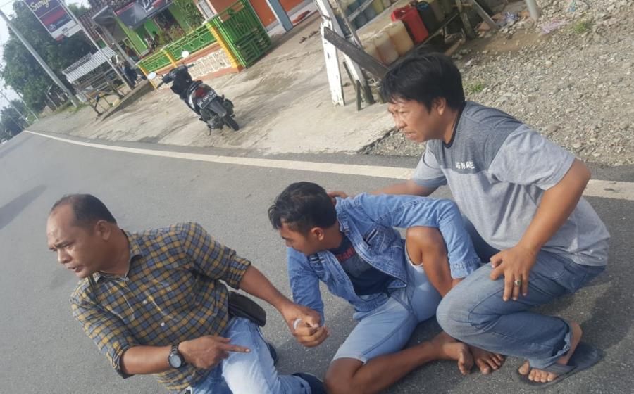 tersangka di tengah