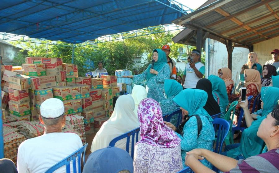 isteri gubernur kembali serahkan bantuan 
