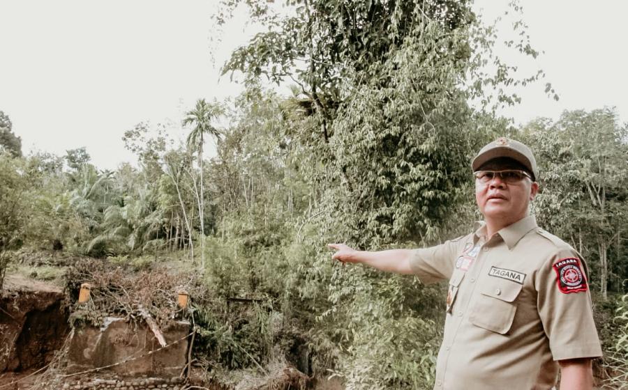 gubernur bengkulu tinjau jembatan rusak