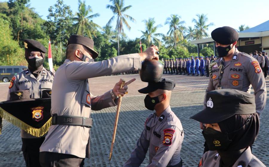 Kapolda Bengkulu Pimpin Upacara Tradisi Penerimaan Bintara Baru
