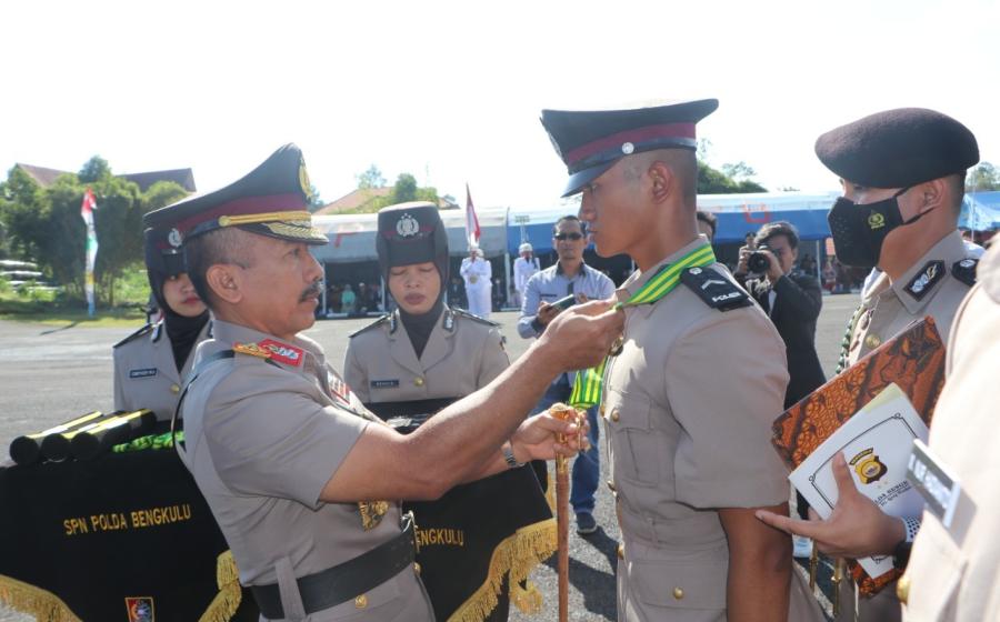 Kapolda Bengkulu Lantik 301 Siswa SPN Polda Bengkulu Jadi Anggota Polri