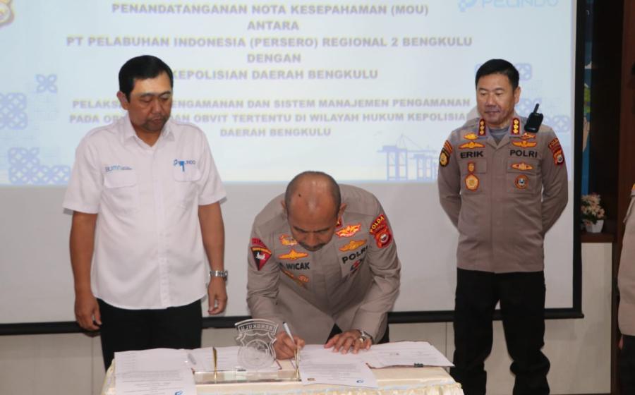 Kapolda Bengkulu Bersama GM Pelindo Tandatangani Perpanjangan MOU Pengamanan
