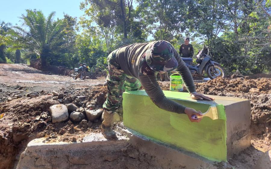 Satgas TMMD ke-114 Selesaikan Pengecatan Gorong-Gorong