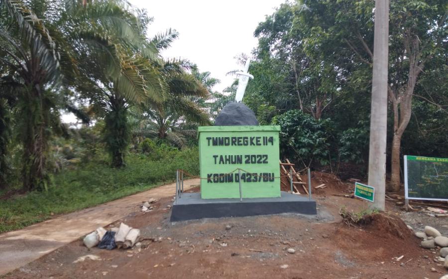 Tugu Prasasti TMMD 114 Persen Berdiri Gagah Perkasa