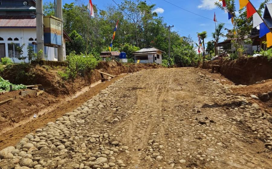 Pekerjaan Jalan TMMD Ke 114 Kodim 0423/BU di Desa Suka Mulya Memasuki Tahap Finishing