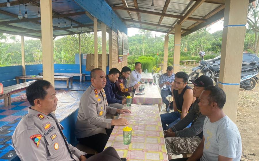 Rejang Lebong - Polres Rejang Lebong Polda Bengkulu melakukan tindakan tegas-humanis dalam mencegah pungutan liar (Pungli) jasa keamanan di jalur lintas Curup-Lubuklinggau. 