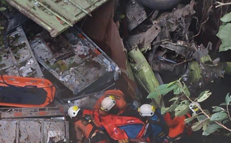 etelah dilakukan pencarian siang dan malam pasca kejadian kecelakaan mobil truk dengan nomor polisi  BG 8089 XX warna hijau Minggu (14/8/2022) mengalami di sungai Air Lang tepat dibawah jembatan Gardu yang merupakan Perbatasan Desa Cahaya Negeri Kecamatan Sindang Kelingi dan Desa Kepala Curup Kecamatan Binduriang Kabupaten Rejang Lebong sekitar pukul 09.32 WIB. Akhirnya jenazah yang diduga sopir truk tersebut, Buyung (50) warg Kelurahan Sukaraja Kecamatan Curup Timur ditemukan pada Senin (15/8/2022) sekitar