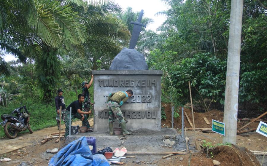 Hari Ini Pengerjaan Tugu TMMD Terus Dikebut
