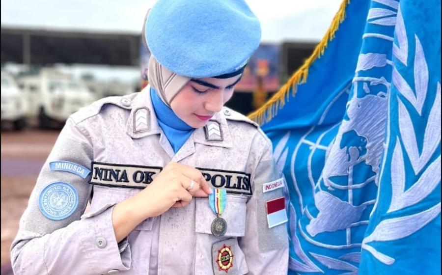 Sambut Hari Polwan, Briptu Nina Polda Bengkulu Persembahkan Medali United Nations dari PBB
