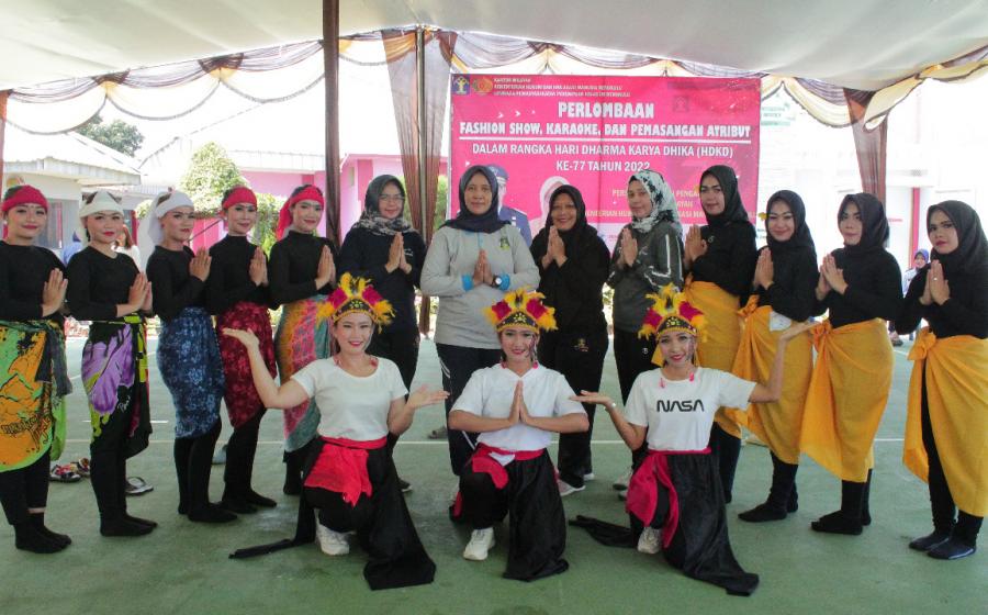 Lapas Perempuan Kelas IIB Bengkulu Kantor Wilayah Kementerian Hukum dan Hak Asasi Manusia Bengkulu melaksanakan Perlombaan Design Motif Batik bagi Warga Binaan Pemasyarakatan (WBP) dalam rangka memeriahkan Hari Ulang Tahun Kemerdekan Republik Indonesia ke 77 Tahun 2022, Jumat (12/8).