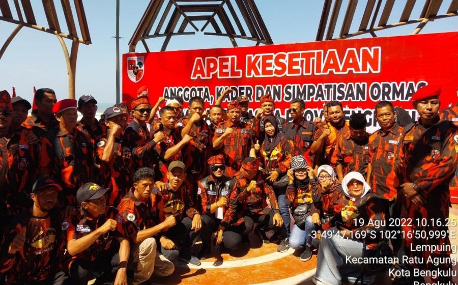  Organisasi Masyarakat (Ormas) Pemuda Pancasila (PP) Kota Bengkulu melaksanakan apel kesetiaan seluruh kader PP Kota Bengkulu yang dilaksanakan di kawasan Pasir Putih Pantai Panjang Kota Bengkulu, Jumat (19/8/2022).