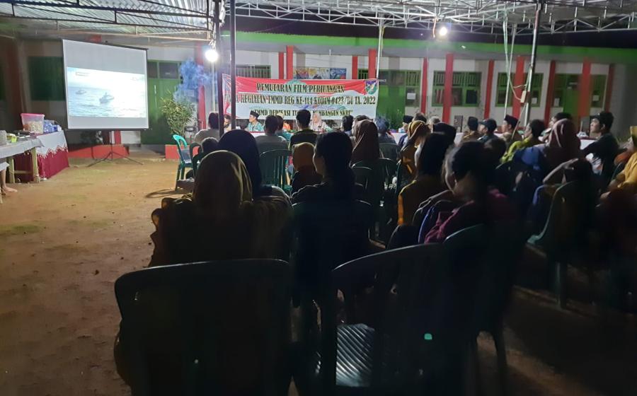  Sebanyak 100 orang menghadiri kegiatan pemutaran film perjuangan dan film hiburan bagi masyarakat, seni (22/08/2022) semalam yang dilaksanakan di lapangan Sekolah SD N 114 Bengkulu Utara.