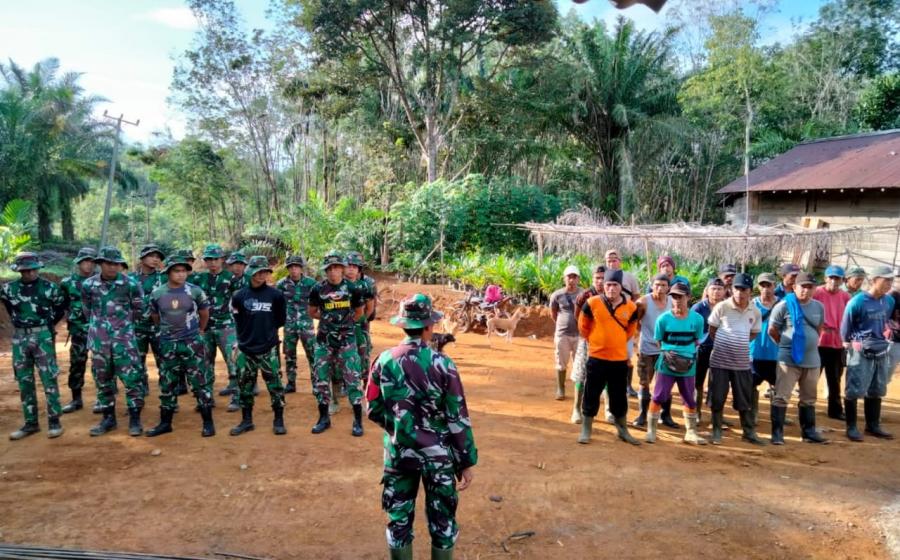 sebelum melakukan tugas kerja satgas TMMD melakukan apel pagi terlebih dahulu