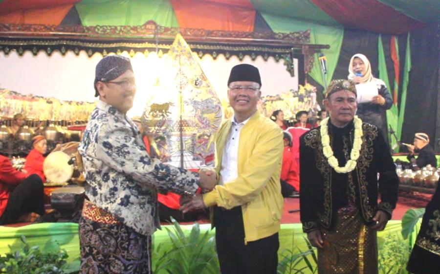 sambut satu muharam dengan pertunjukan wayang