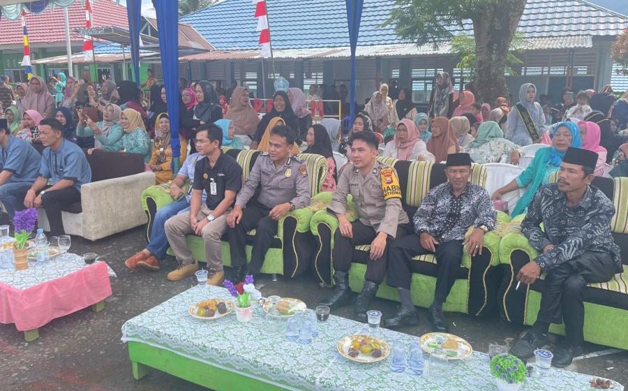 Hadiri Pelepasan Siswa Siswi SMPN 6 Lebong, Bhabinkamtibmas Sampaikan Motivasi untuk Melanjutkan ke Jenjang Lebih Tinggi 