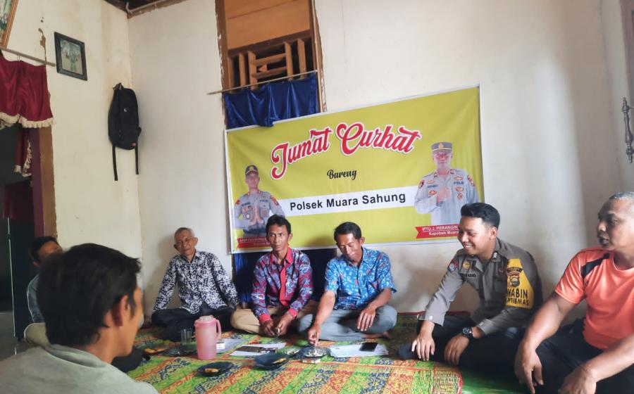 Dengarkan Kritikan dan Saran Warga, Polsek Muara Sahung Gelar Jumat Curhat