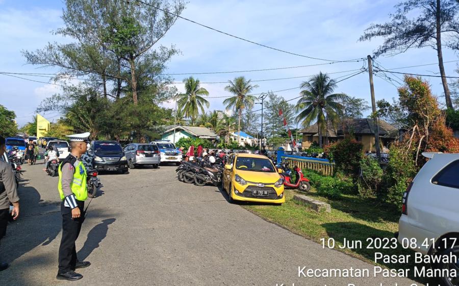Sat Lantas BS, Melakukan Pengawalan dan Pengaturan Lalulintas Festival Ayiak Manna II Tahun 2023