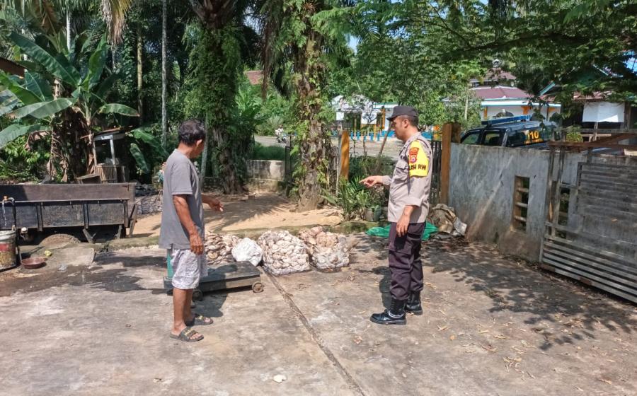 Polisi RW Polsek Giri Mulya Ajak Warga Jaga Kamtibmas