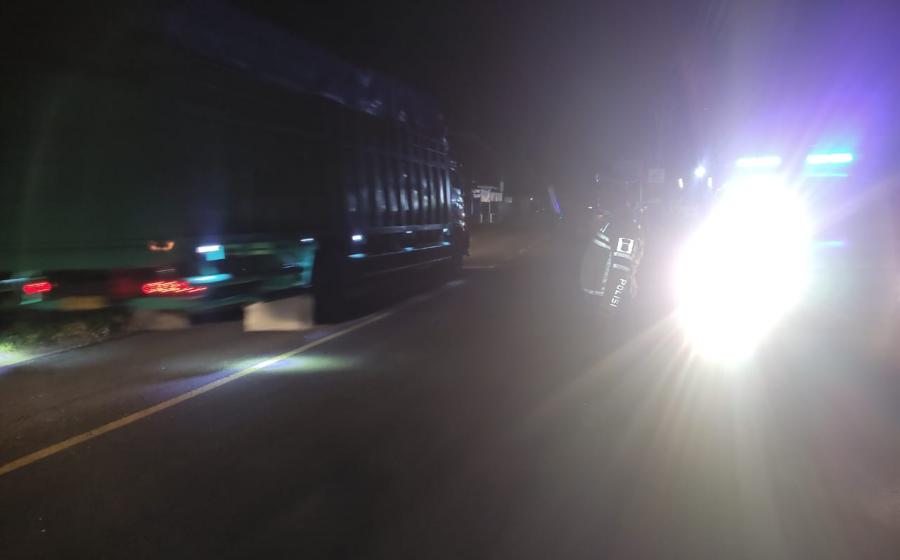 Pantau Arus Lalin, Sat Lantas Polres Kaur Patroli Blue Light 