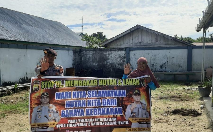 Anggota Polsek Enggano Laksanakan Sosialisasi Karhutla 