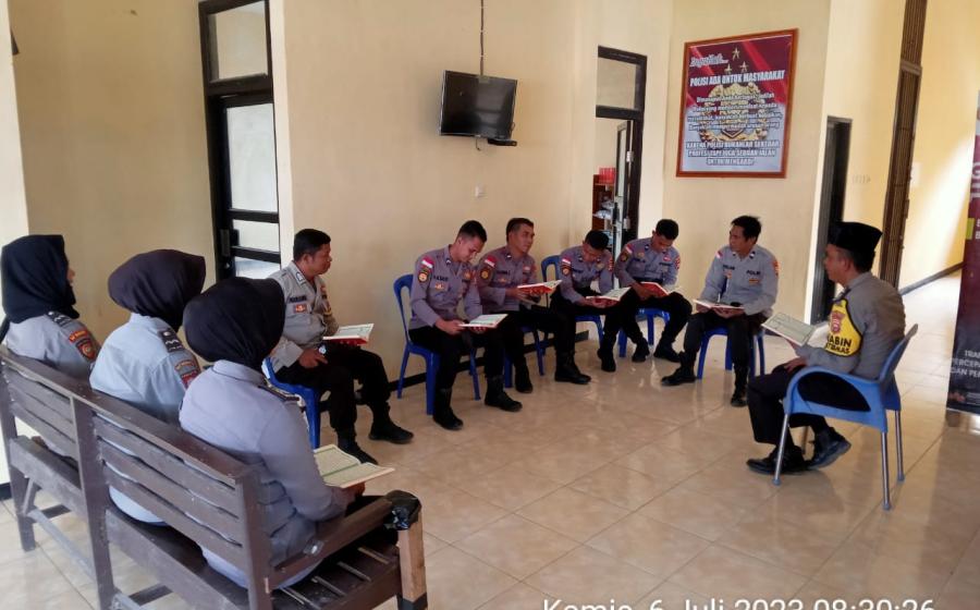 Menciptakan Karakter Anggota Polri yang Lebih Humanis, Polsek Enggano Laksanakan Binrohtal Rutin 