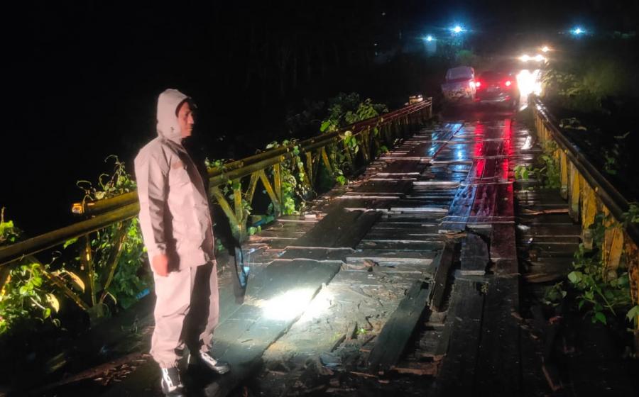 Patroli Antisipasi Banjir, Ini Pesan Kapolsek Giri Mulya