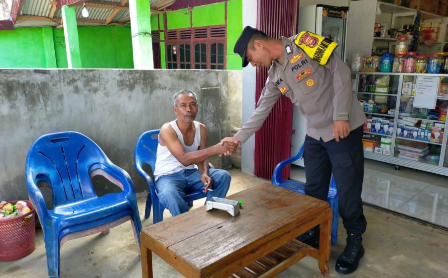 Gelar Patroli Sambang Rutin, Bhabinkamtibmas Sampaikan Imbauan Kamtibmas 