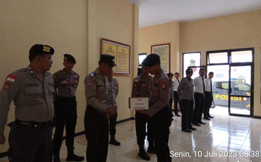 Rutin, Personel Polsek Enggano Melaksanakan Gerakan Sedekah Bersama