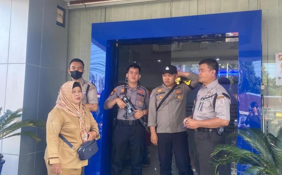 Sambang Dialogis kepada Security Bank Bri, Bhabinkamtibmas Polsek Kota Manna Sampaiakan Imbauan