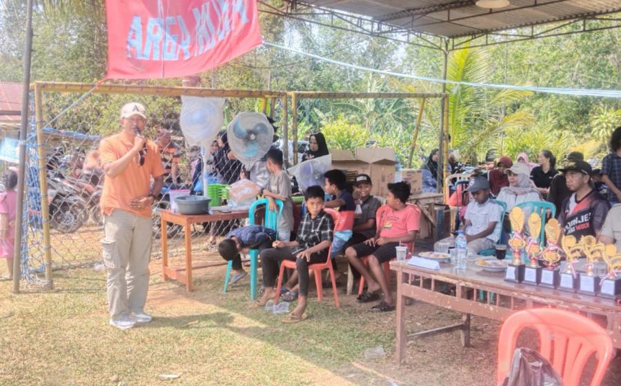 Berikan Support, Kapolsek Padang Jaya Hadiri Lomba Layang-Layang 