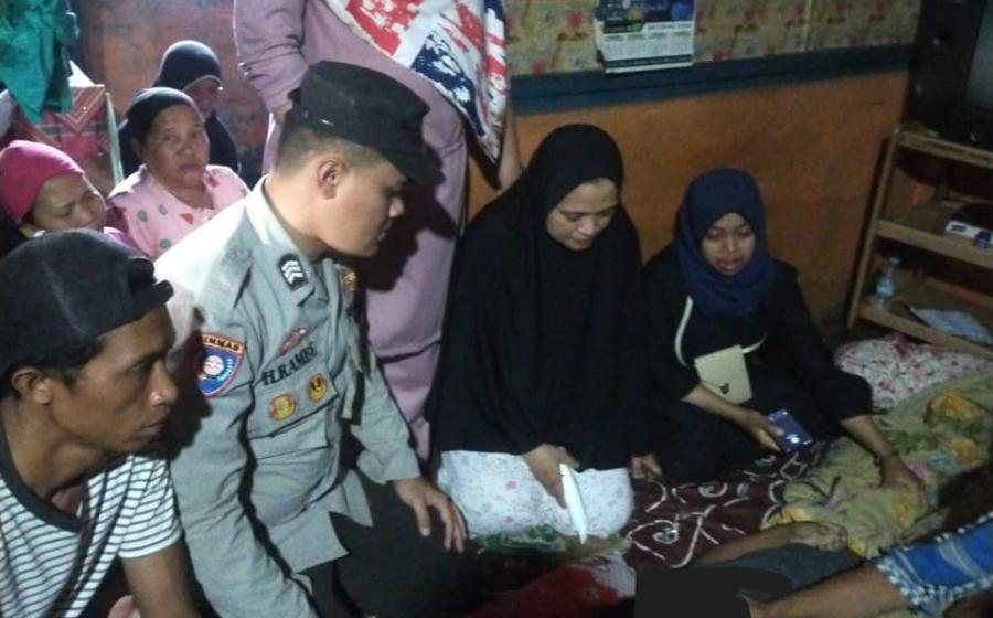 Turut Berduka Cita, Bhabinkamtibmas Sambangi Rumah Korban Tenggelam