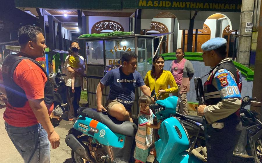 Melalui Patroli Rutin, Personel Polsek Kerkap Ajak Masyarakat untuk Jaga Kamtibmas di Wilkum Kerkap