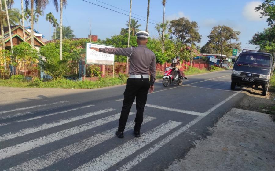 Commander Wish di Pagi Hari, Anggota Lantas Polsek Ketahun Gatu Lalin