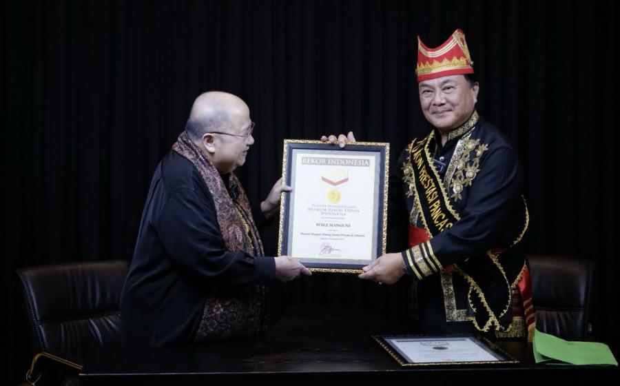 Benny J Mamoto Terima Dua Rekor MURI Untuk Museum Anti-Narkoba dan Museum Manguni