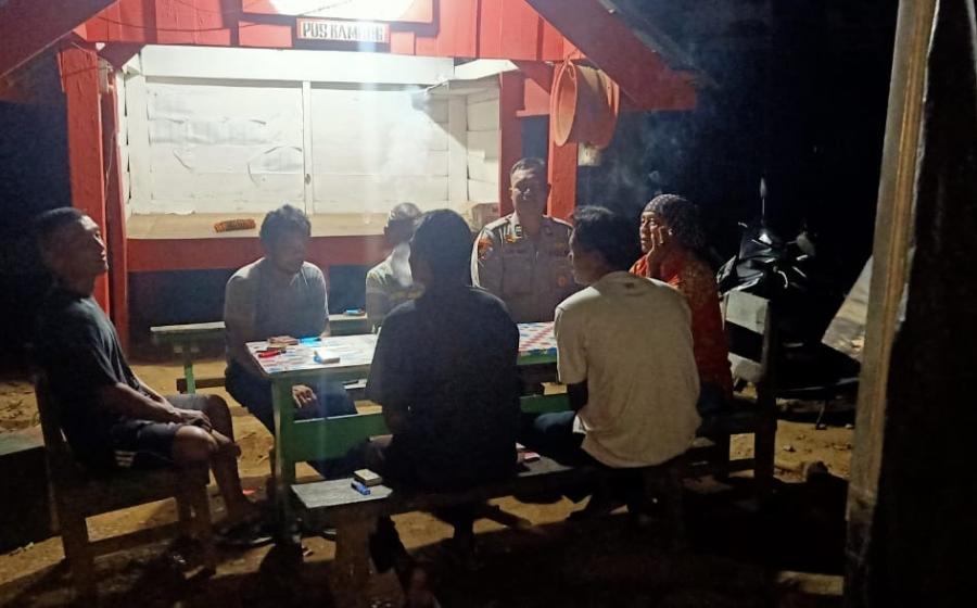 Sambang Pos Kamling, Kanit Binmas Sampaikan Pesan Kamtibmas