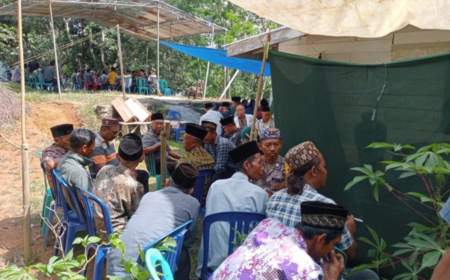 Peduli Antar Sesama, Polisi RW Polsek Batik Nau Sambang Duka 