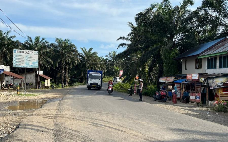 Antisipasi Kemacetan Kendaraan, Polsek Ketahun Laksanakan Gatur Lalin Dijalan Simpang KTM Lagita