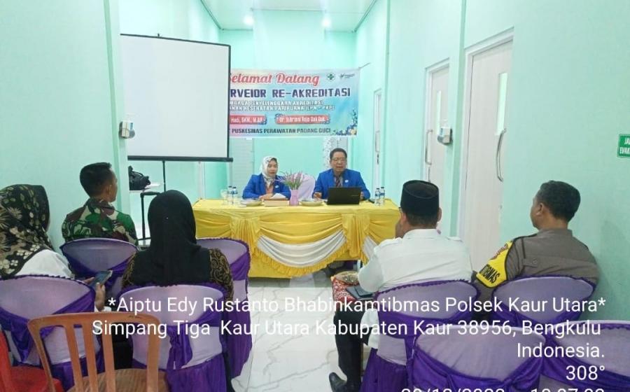 Jalin Kerjasama yang Baik, Bhabinkamtibmas Polsek Kaur Utara Hadiri Re-Akreditasi Puskesmas Perawatan Padang Guci