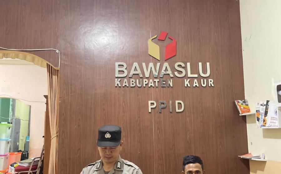 Tingkatkan Keamanan dan Pengawasan, Personel OMB Polres Kaur Patroli di Kantor Bawaslu