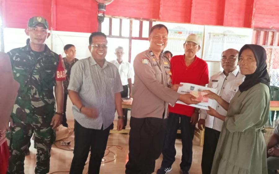 Kanit Binmas Polsek Ketahun Hadiri Penyaluran BLT DD di Desa Bukit Tinggi