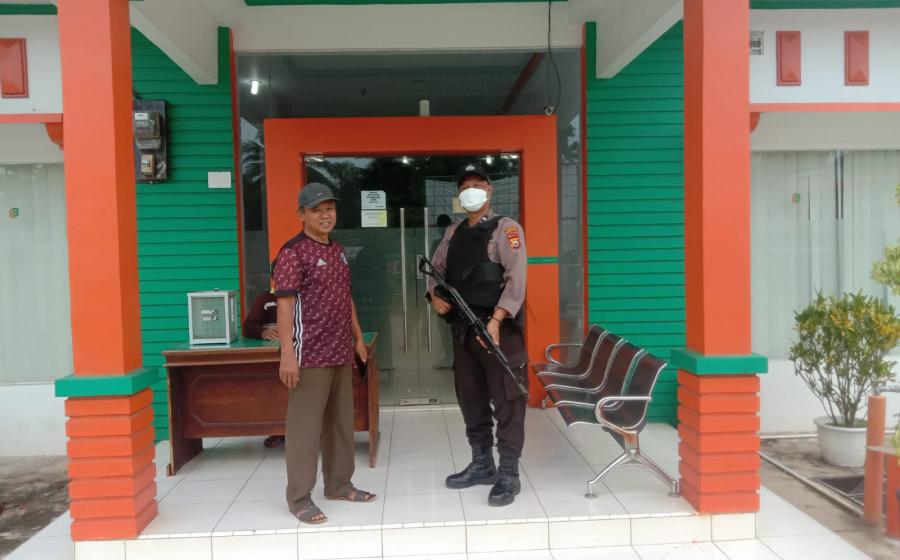 Personel Polsek Ketahun Lakukan Pengamanan Bank BPD