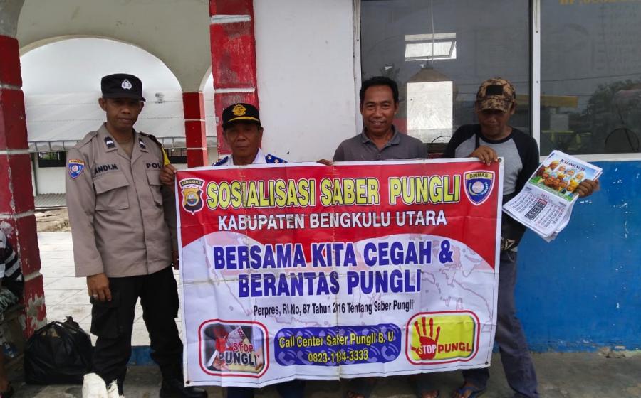 Bhabinkamtibmas Sosialisasi Saber pungli Bersama Warga